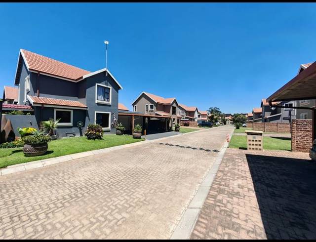 3 BEDROOM CLUSTER FOR SALE IN EVELEIGH